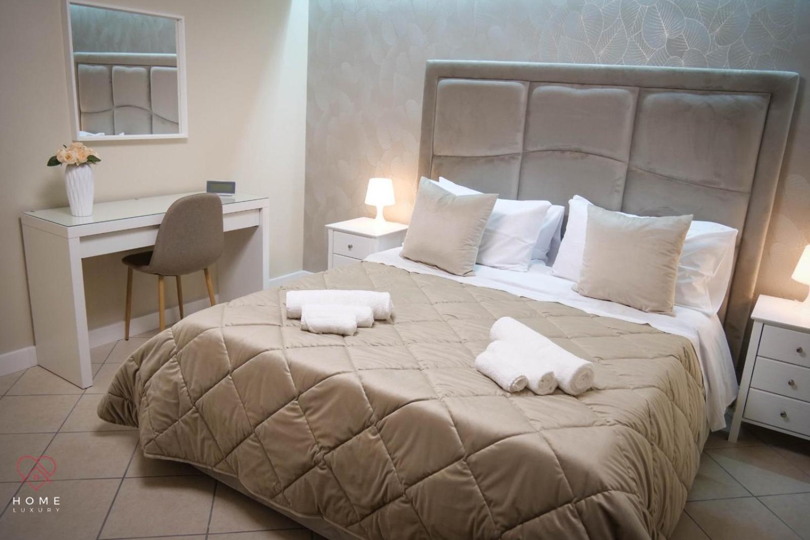 Home Luxury Неаполь Екстер'єр фото